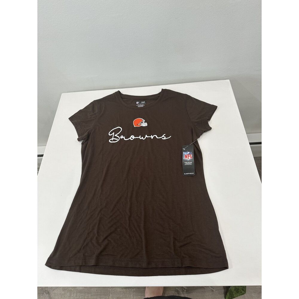 NWT Cleveland Browns Womenโs Medium NFL Team Apparel Brown T-Shirt